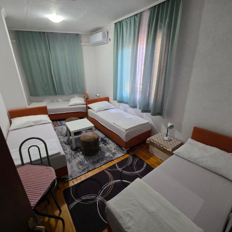 Guesthouse Villa Sara - Standard Quadruple Room - 1