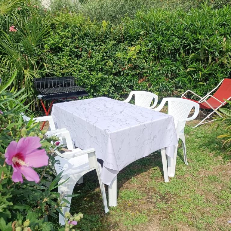 Casa dei Fiori - Appartamento con 2 Camere da Letto e Balcone - 11