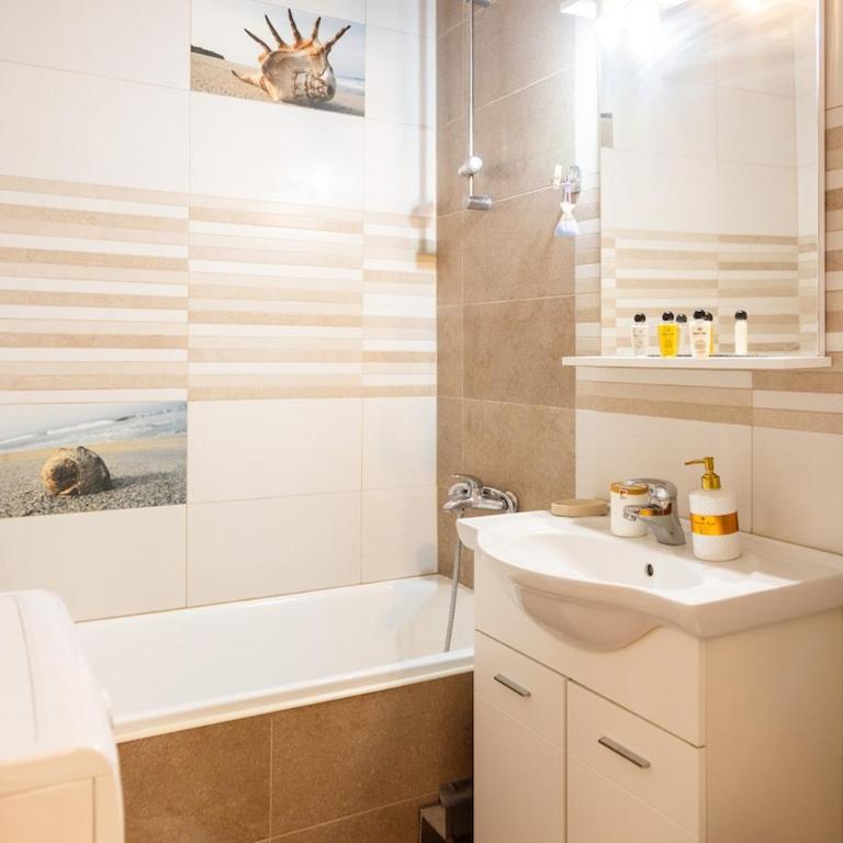 Bay View Apartment - One-Bedroom Apartment - 24