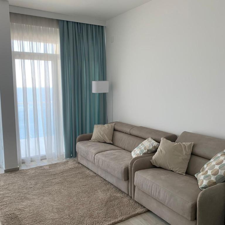 SF Apartments Lux - Two-Bedroom Apartment with Balcony and Sea View - 5