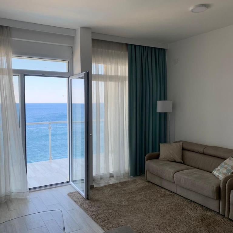 SF Apartments Lux - Two-Bedroom Apartment with Balcony and Sea View - 10