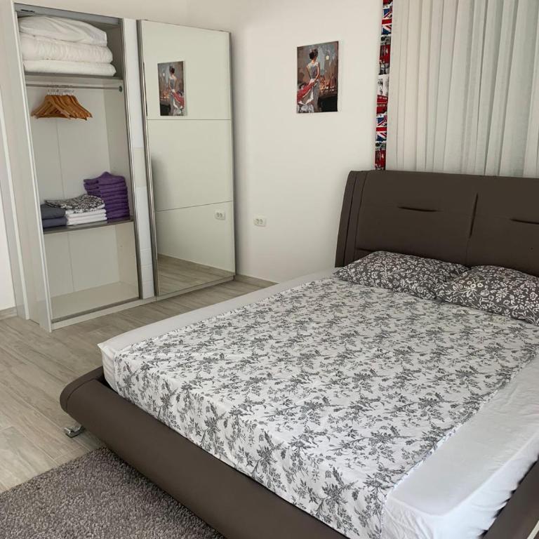 SF Apartments Lux - Two-Bedroom Apartment with Balcony and Sea View - 7