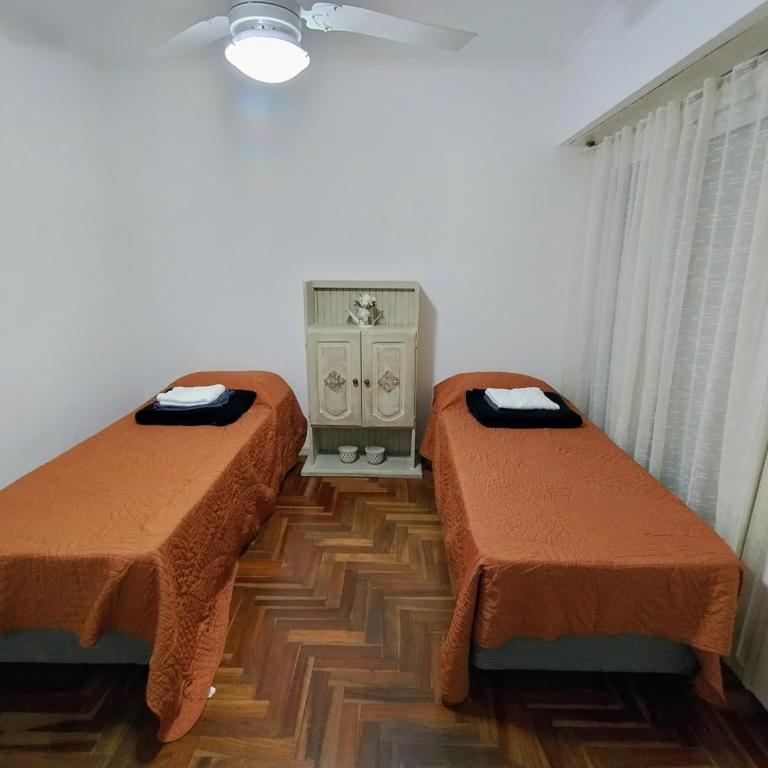 PRECIOSO dpto p/8, super céntrico estacionamiento gratis - Apartamento de 3 dormitorios - 2