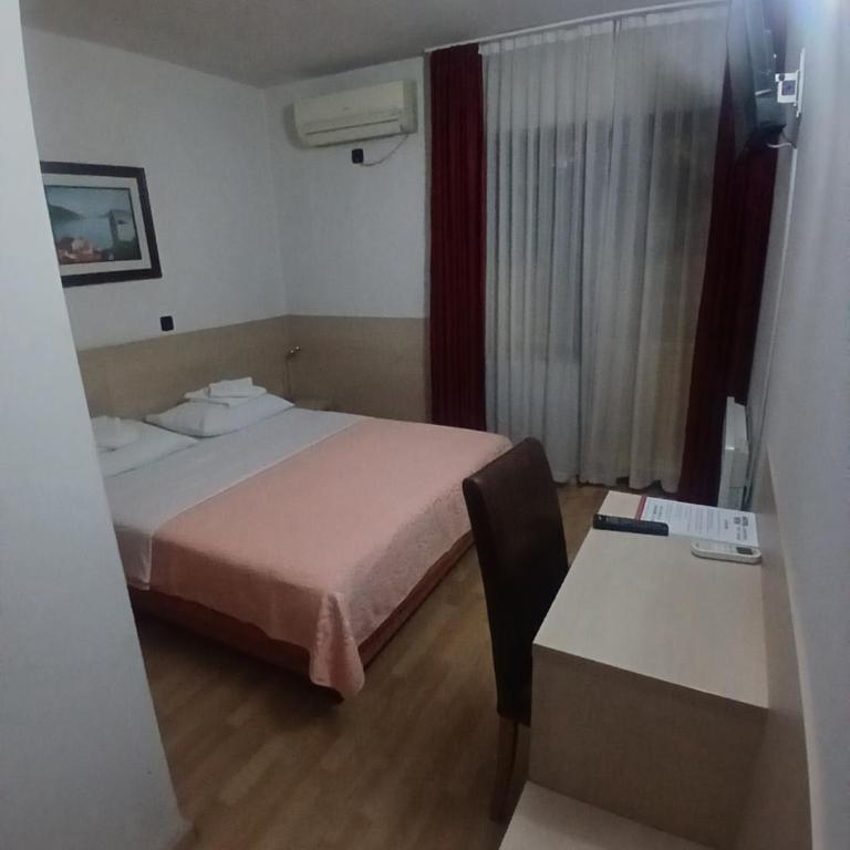 Hotel Viv - Deluks Dvokrevetna Soba sa Bračnim Krevetom - 1