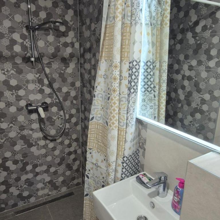 Sarajevo City Apartment - Three-Bedroom Apartment with View - 13