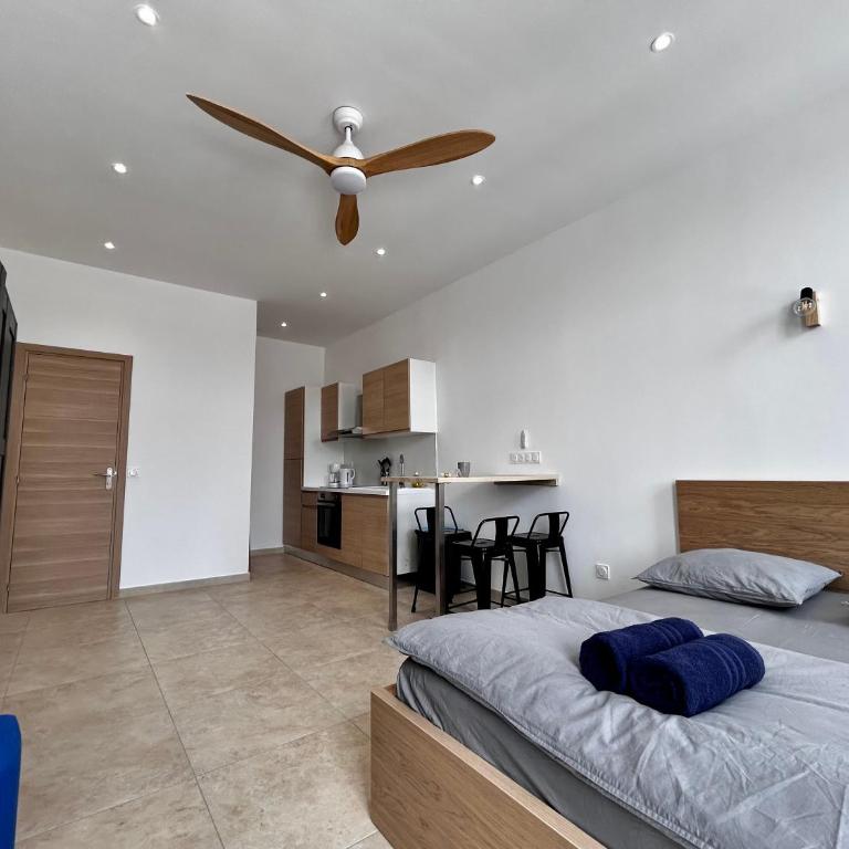 Appartement vue imprenable Vieux-Port et Notre Dame - Studio - Vue sur Mer - 11