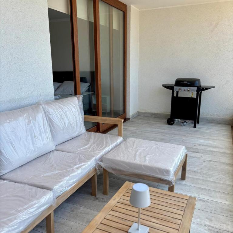 Departamento nuevo, amoblado, gran vista al mar, a pasos de la playa - Two-Bedroom Apartment - 10
