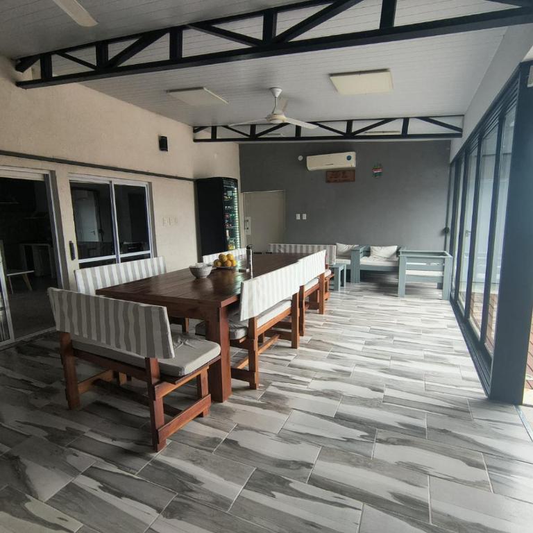 Cabaña La Luisa DOS pileta quincho salon - Three-Bedroom House - 5