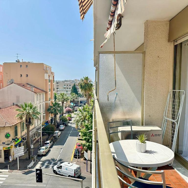 50 des plages Jolie studio centre juan les pins - Appartement - 2