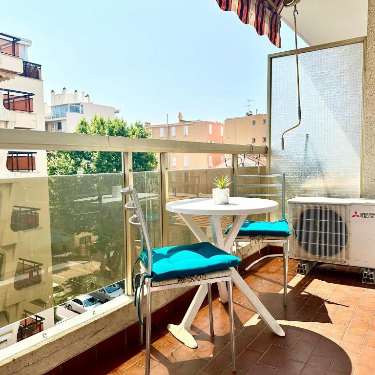50 des plages Jolie studio centre juan les pins - Appartement - 9