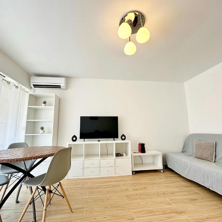 50 des plages Jolie studio centre juan les pins - Appartement - 10