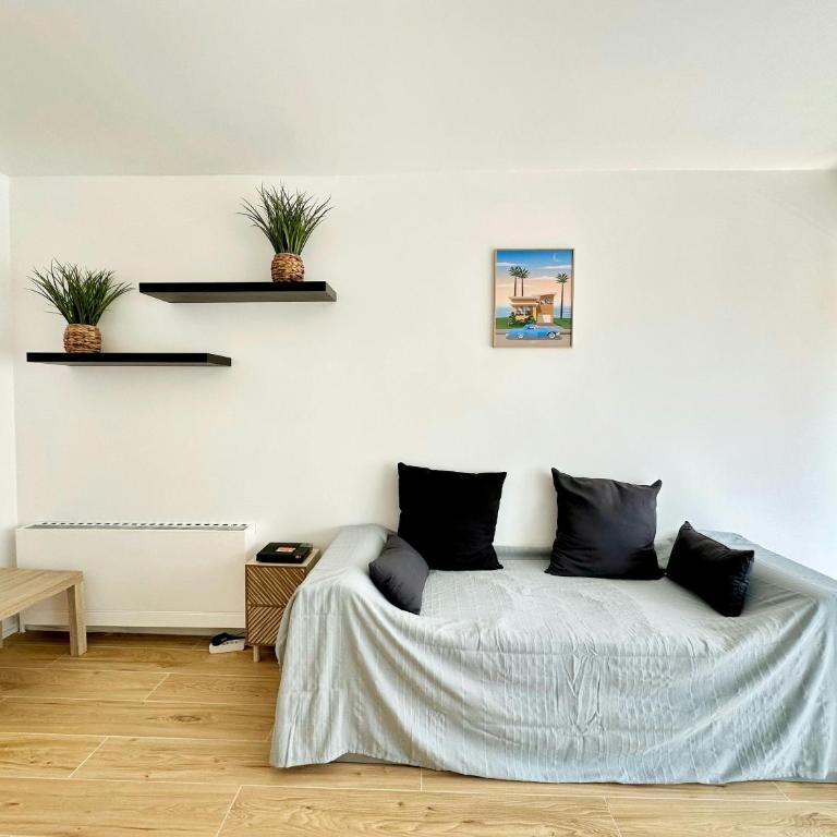 50 des plages Jolie studio centre juan les pins - Appartement - 13