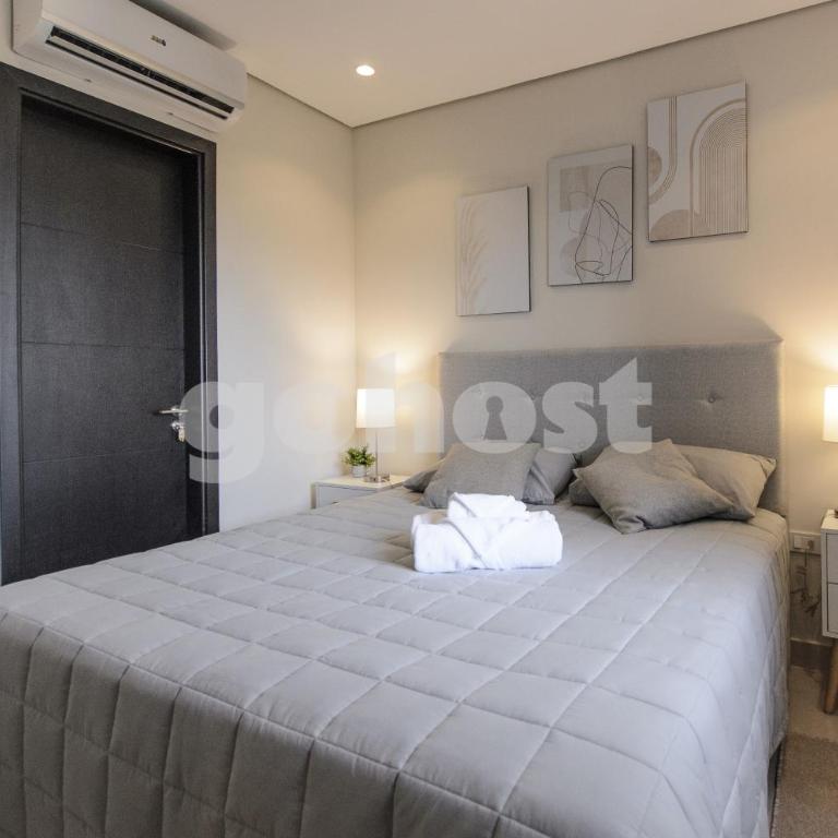 Brand new 1 BR apt minutes from the Airport - Apartment - 2