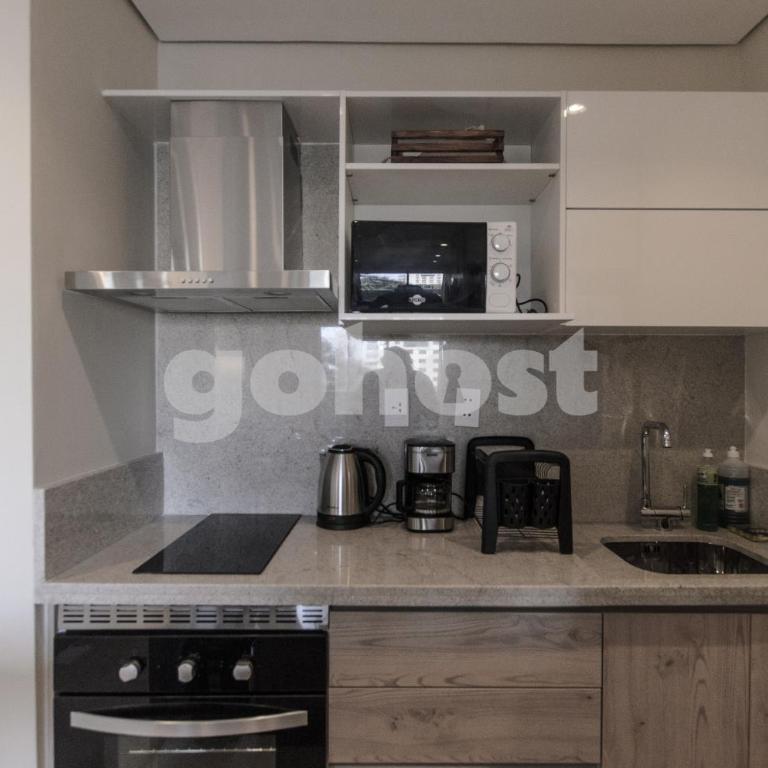 Brand new 1 BR apt minutes from the Airport - Apartment - 12