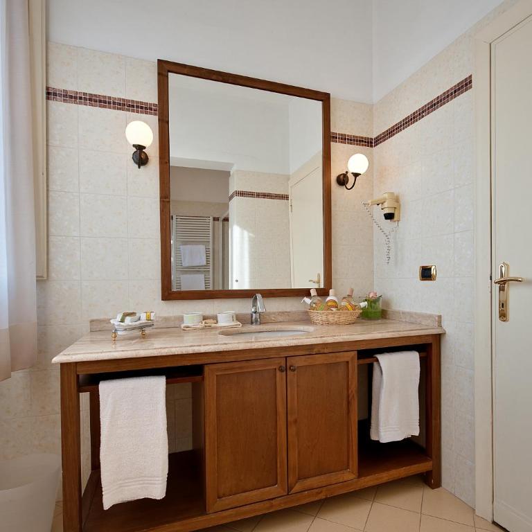 Grand Hotel Nizza Et Suisse - Camera Tripla - 4