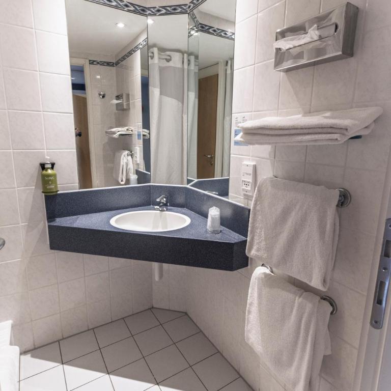 Holiday Inn Express Geneva Airport by IHG - Chambre Standard avec Petit-Déjeuner Gratuit - 3
