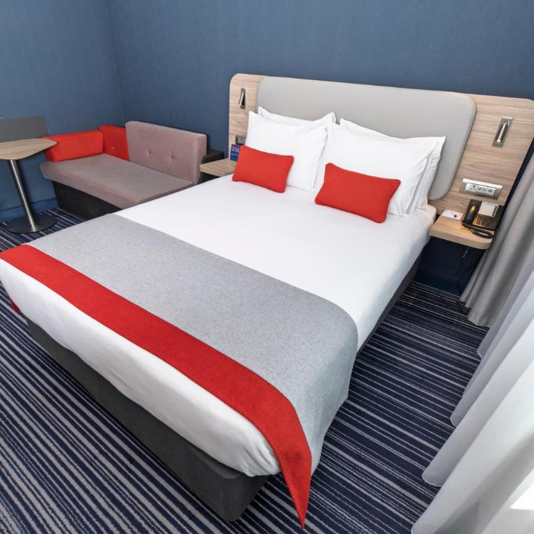 Holiday Inn Express Geneva Airport by IHG - Chambre Double Standard avec Petit-Déjeuner Gratuit - Accessible aux Personnes à Mobilité Réduite - 1