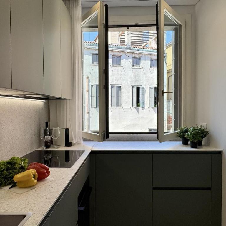 Rialto Prestige Canal View - Appartamento Deluxe con 2 Camere da Letto - 10