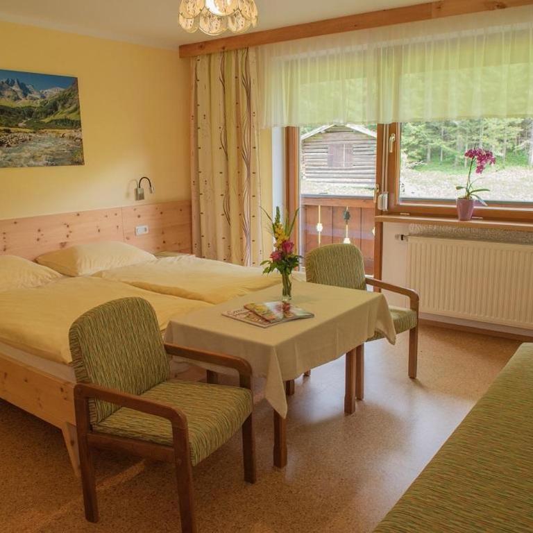 Lindenhof**, Pension - Doppelzimmer mit Dusche - 1