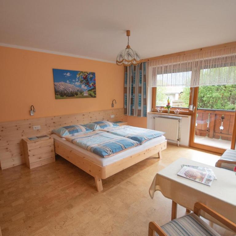 Lindenhof**, Pension - Doppelzimmer mit Dusche - 2