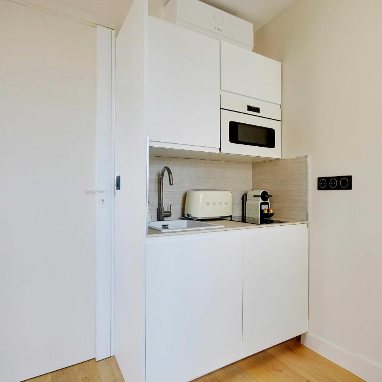Apt a c 1BR 2P - Saint-Lazare Les Champs Elysée - One-Bedroom Apartment - 3