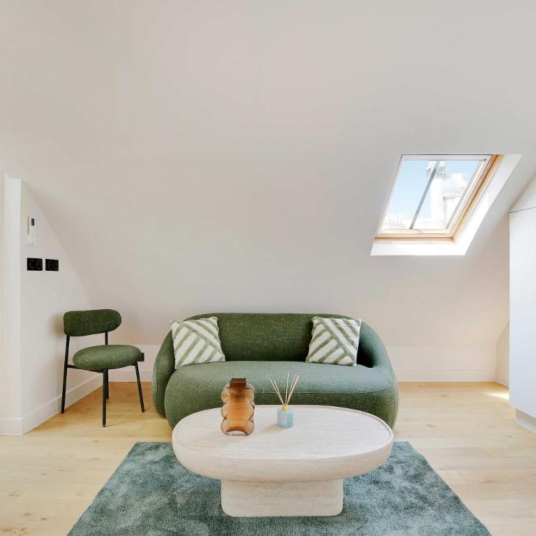Apt a c 1BR 2P - Saint-Lazare Les Champs Elysée - One-Bedroom Apartment - 1