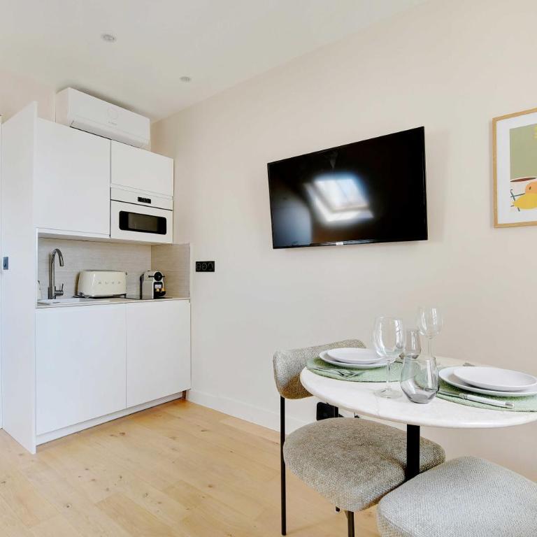 Apt a c 1BR 2P - Saint-Lazare Les Champs Elysée - One-Bedroom Apartment - 11