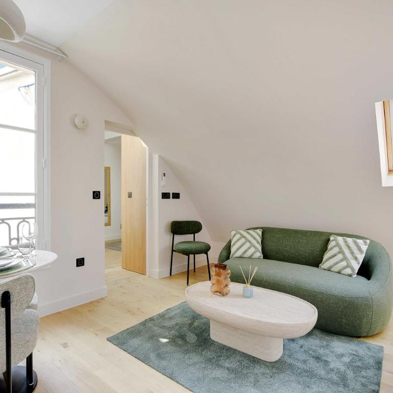 Apt a c 1BR 2P - Saint-Lazare Les Champs Elysée - One-Bedroom Apartment - 2