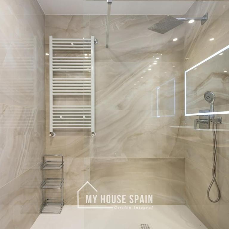 MyHouseSpain - Hermosa casa con jardín en Gijón - Casa de 5 dormitorios - 52