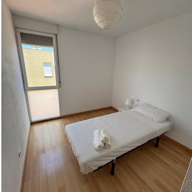 Cerca de la playa con patio privado - Casa de 3 dormitorios - 4