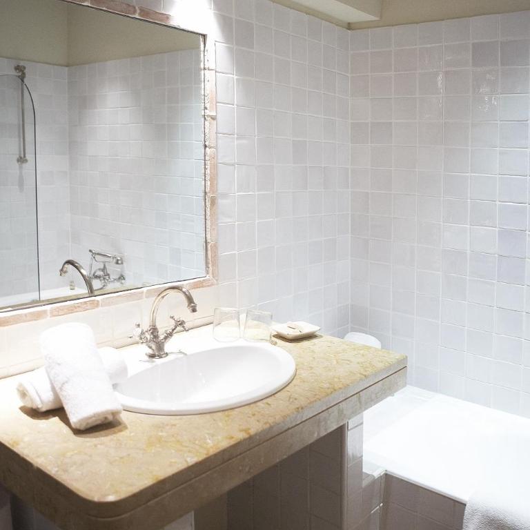 Auberge De Tourrettes - Chambre Double - Vue sur Rue - 7