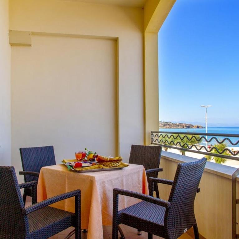 Hotel Riva Del Sole - Camera Tripla Superior con Vista Mare - 3