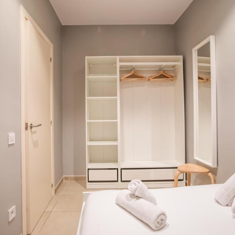 P1MAL1091- Fantastic 3bed steps away from Sagrada - Three-Bedroom Apartment - 11