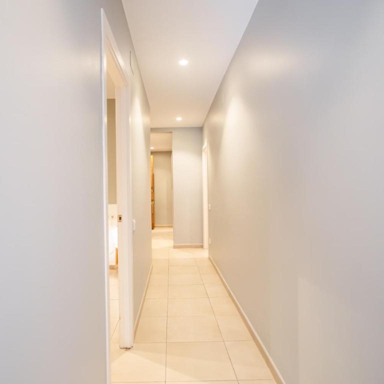 P1MAL1091- Fantastic 3bed steps away from Sagrada - Three-Bedroom Apartment - 13