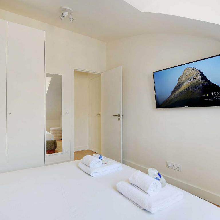 Apt a c 3BR 6P - Saint-Lazare Les Champs Elysée - Three-Bedroom Apartment - 7