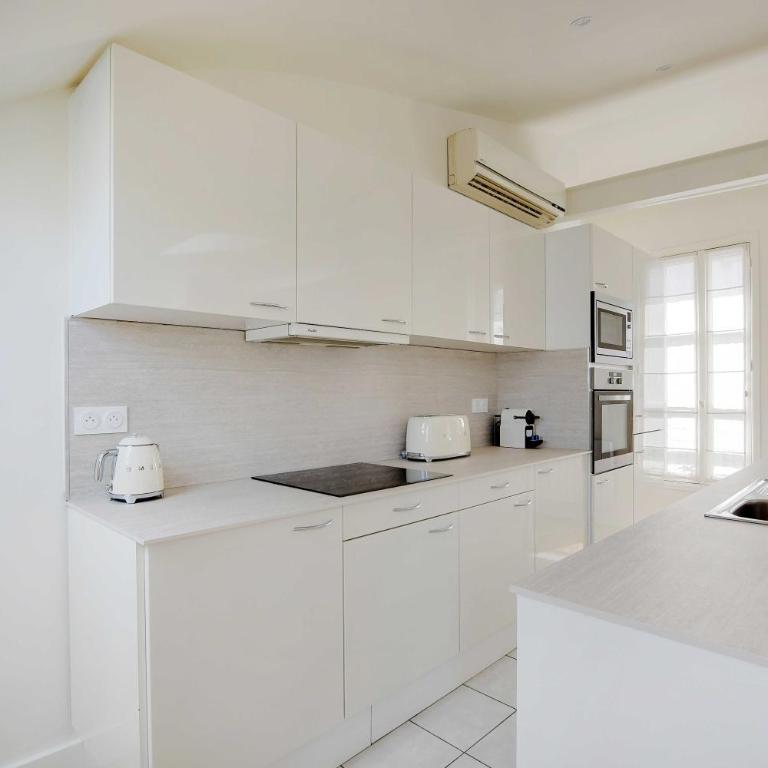 Apt a c 3BR 6P - Saint-Lazare Les Champs Elysée - Three-Bedroom Apartment - 3