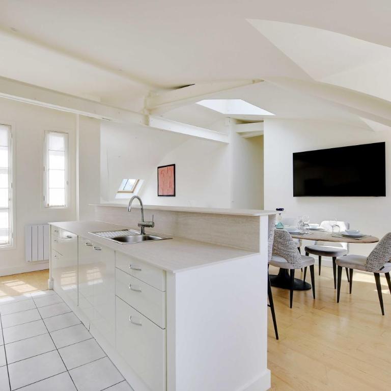 Apt a c 3BR 6P - Saint-Lazare Les Champs Elysée - Three-Bedroom Apartment - 8