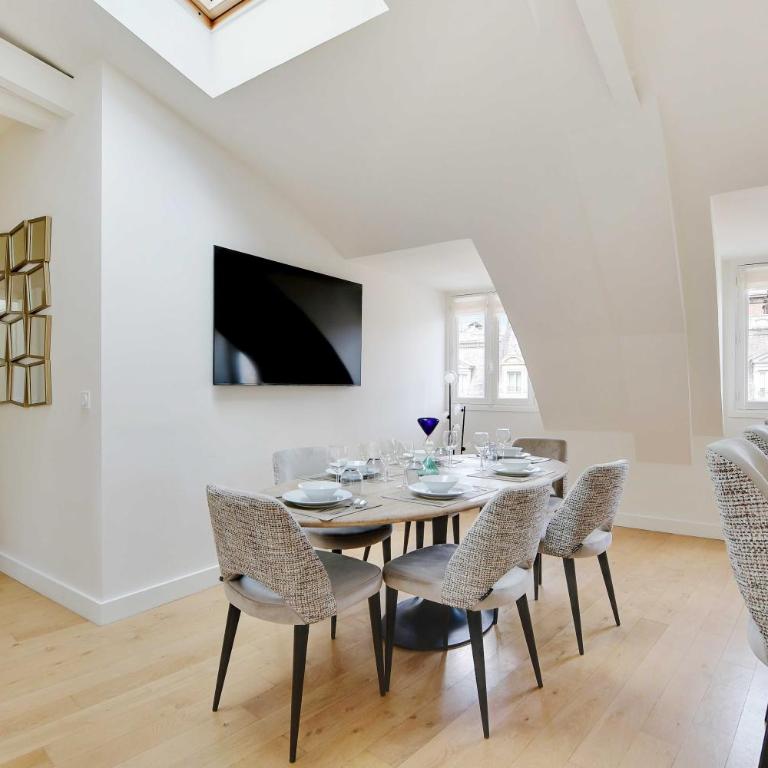 Apt a c 3BR 6P - Saint-Lazare Les Champs Elysée - Three-Bedroom Apartment - 2