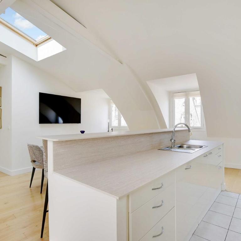Apt a c 3BR 6P - Saint-Lazare Les Champs Elysée - Three-Bedroom Apartment - 9