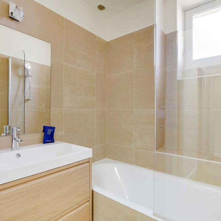Apt a c 3BR 6P - Saint-Lazare Les Champs Elysée - Three-Bedroom Apartment - 5