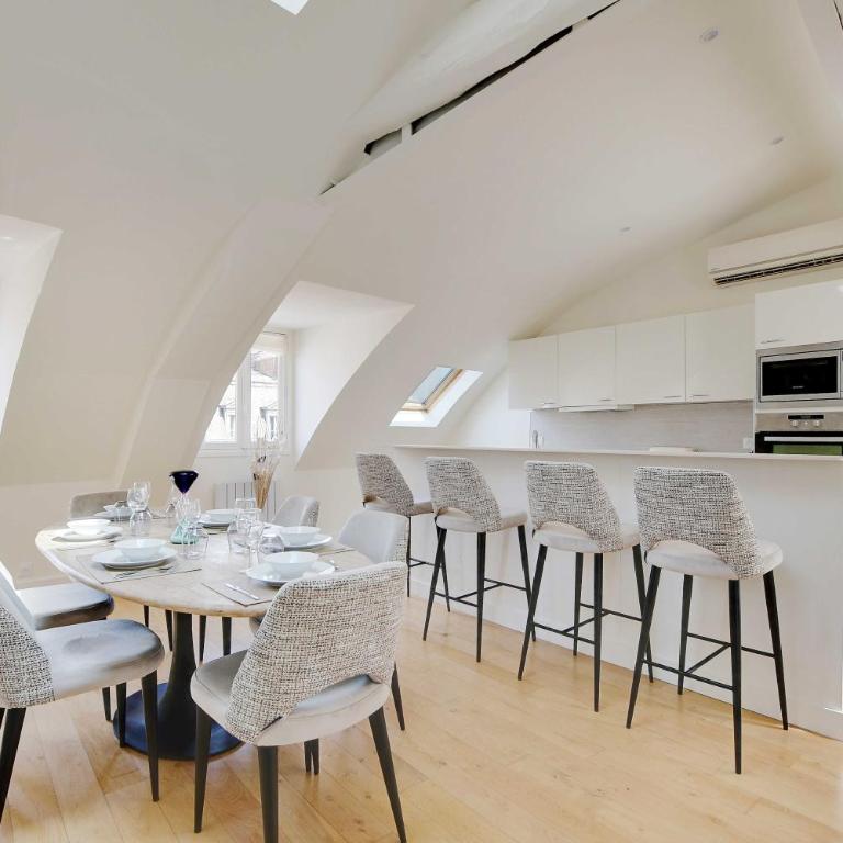 Apt a c 3BR 6P - Saint-Lazare Les Champs Elysée - Three-Bedroom Apartment - 12