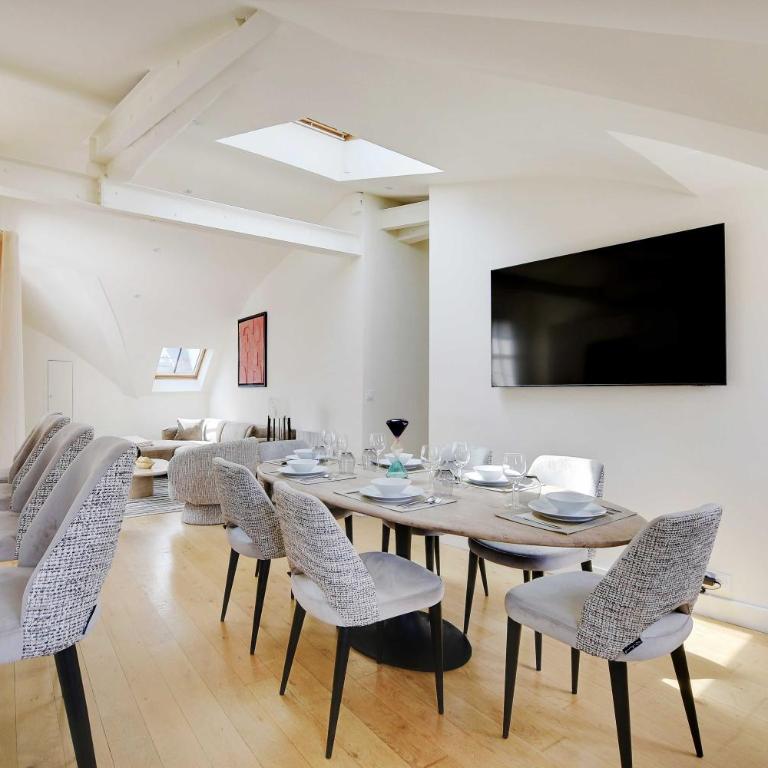 Apt a c 3BR 6P - Saint-Lazare Les Champs Elysée - Three-Bedroom Apartment - 6