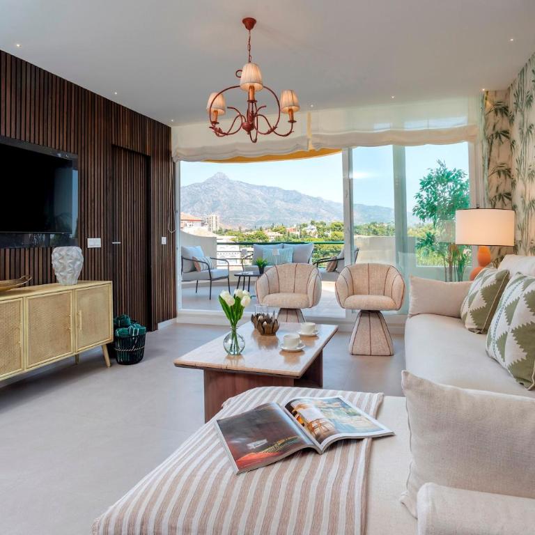 Genteel Home Señorío de Aloha - Three-Bedroom Apartment with Swimmingpool - 1