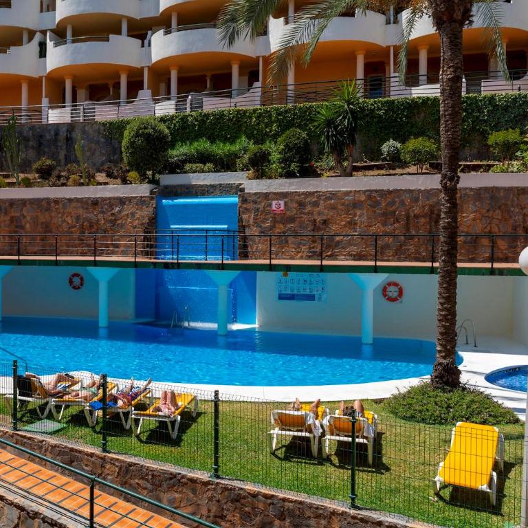 Genteel Home Señorío de Aloha - Three-Bedroom Apartment with Swimmingpool - 3