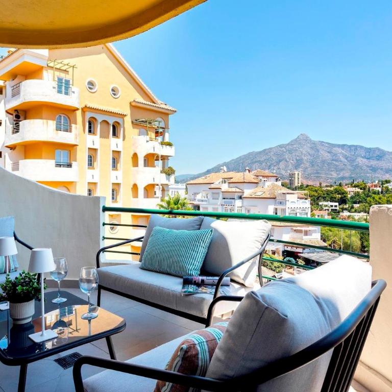 Genteel Home Señorío de Aloha - Three-Bedroom Apartment with Swimmingpool - 21