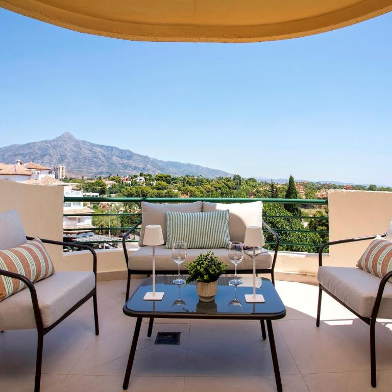 Genteel Home Señorío de Aloha - Three-Bedroom Apartment with Swimmingpool - 10