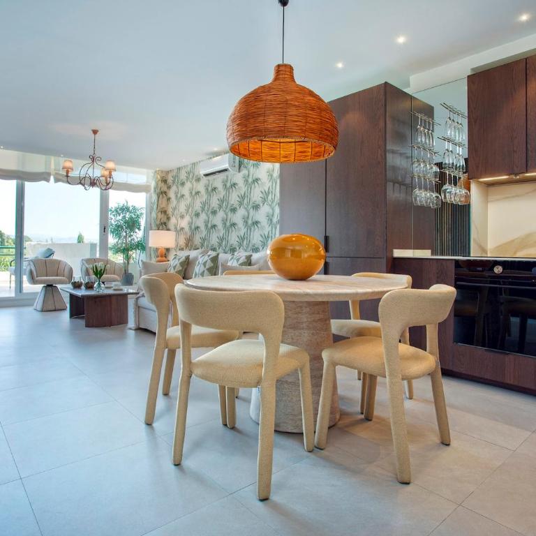 Genteel Home Señorío de Aloha - Three-Bedroom Apartment with Swimmingpool - 15