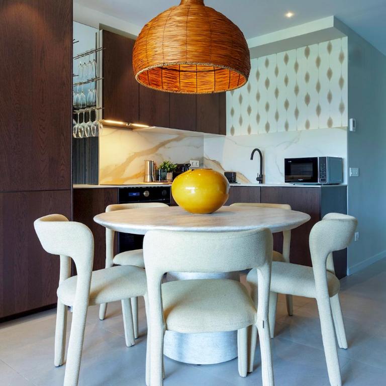 Genteel Home Señorío de Aloha - Three-Bedroom Apartment with Swimmingpool - 19
