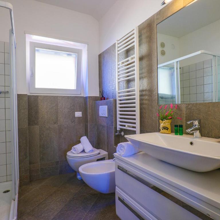 Rose Rossa Roselina Terrassen Ferienwohnung OG - Appartamento con Vista Montagna - 16