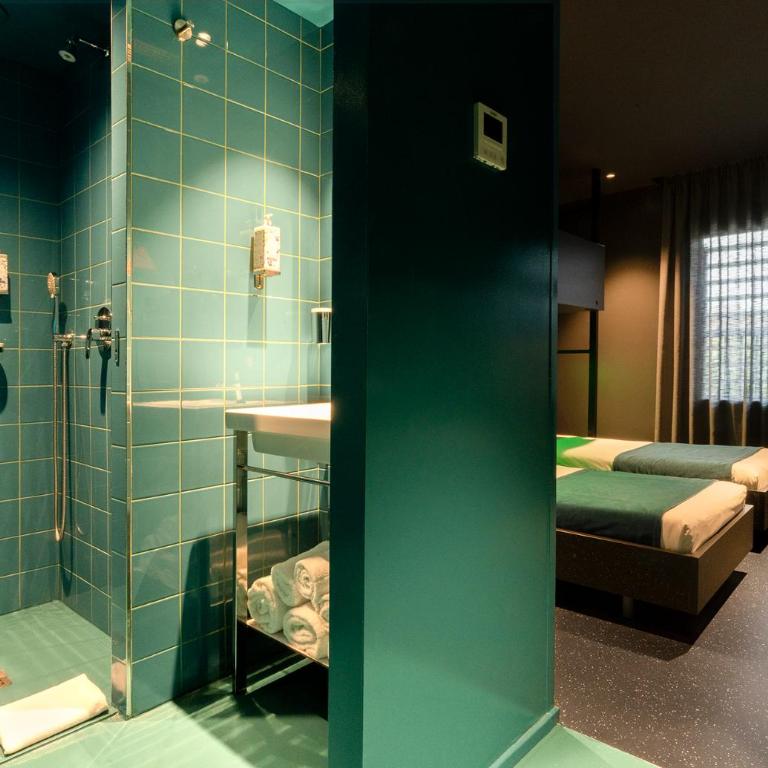 AMISTAT City Hostel Barcelona - Triple Room with City View - 3